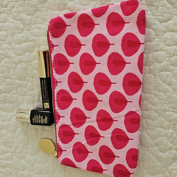 Estée Lauder Cosmetic Pouch and Makeup Samples NWT - Picture 8 of 8